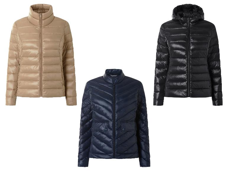 Trois doudounes : beige, bleu marine et noire avec capuche.