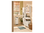 Salle de bain moderne avec meuble-lavabo blanc et armoire à persiennes en bois.