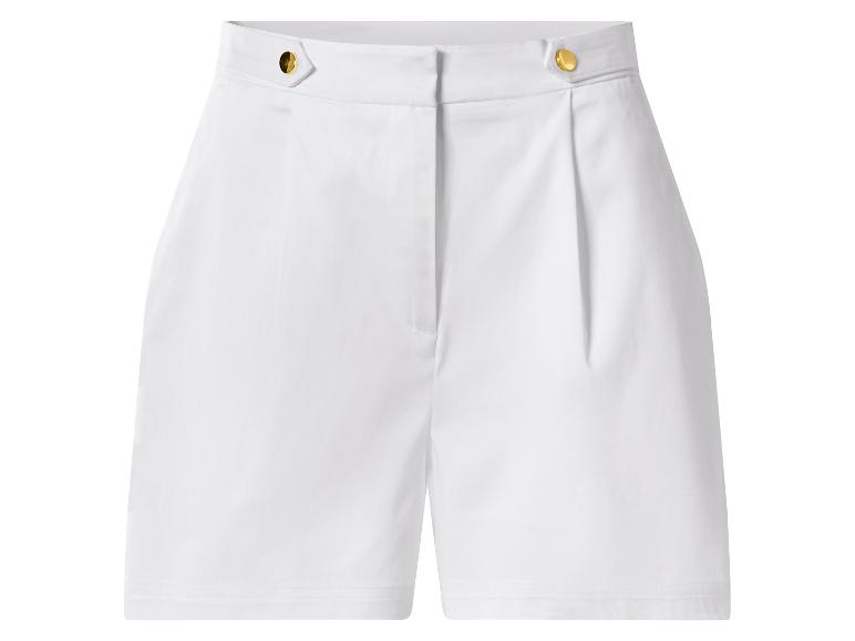 Short blanc taille haute avec boutons dorés