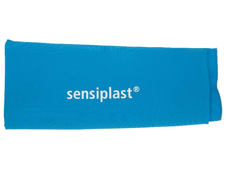 Een blauwe Sensiplast verbanddoek.