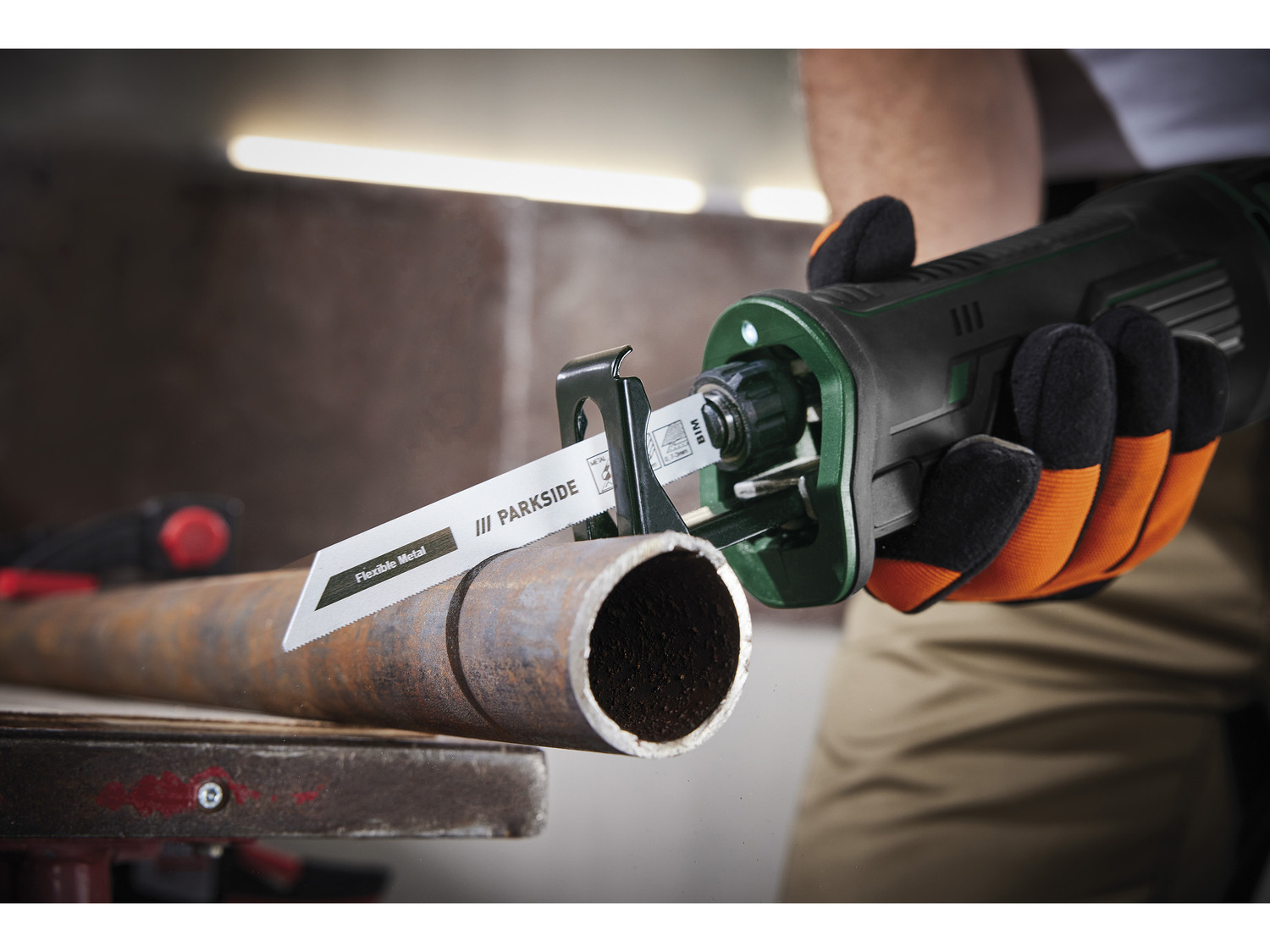 Bundle Scie Sabre Parkside PFS 850 + Porte-Clés HEADNMORE - 850W, Mallette, Pour Bois, Métal, Plastique