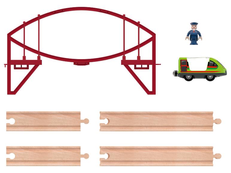 Houten treinrails met brug en trein.