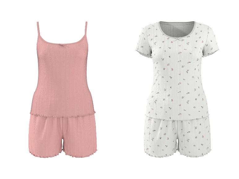 Ensembles de pyjama pour femmes: un rose uni et un blanc à motif floral.