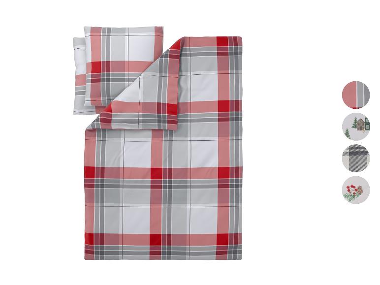 Dekbedovertrekset met rood, grijs en wit geruit patroon, met bijpassende kussens.