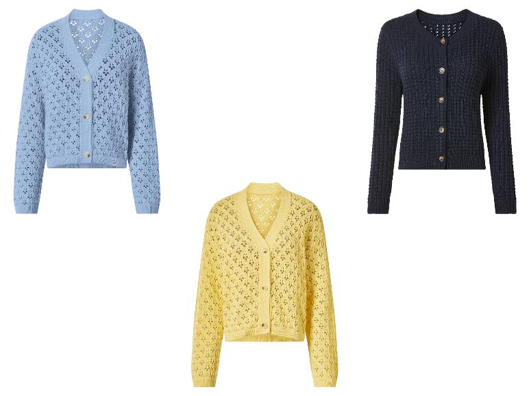 Drie vesten: lichtblauw, geel en donkerblauw, met knoopsluiting.