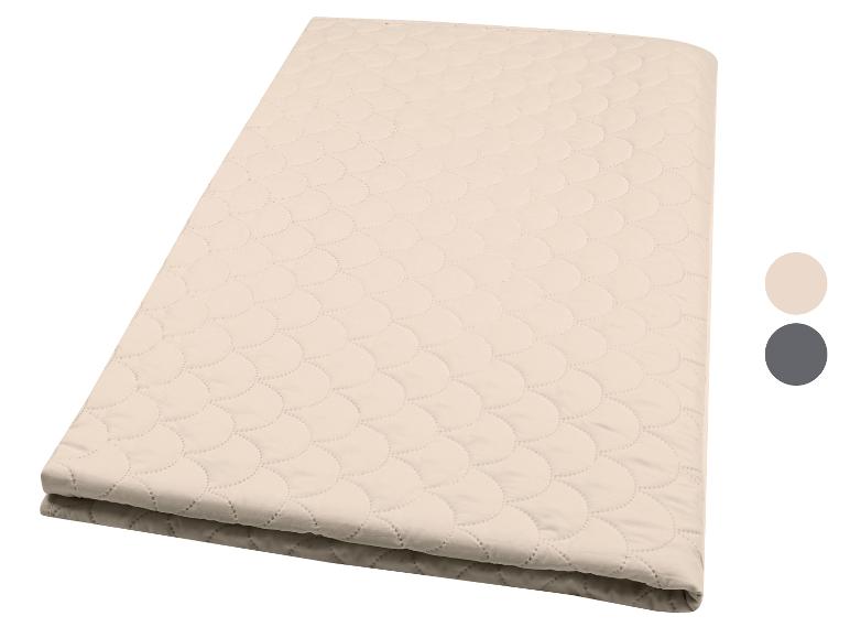 Beige gewatteerde matrasbeschermer met schubbenpatroon