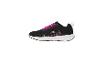 Zwarte sportschoenen met fuchsia roze veters en decoratieve details.