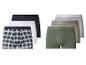 Vijf katoenen boxershorts: één geruit, één wit, één zwart, één kaki en één groen.