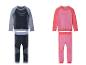 Twee sets sportkleding, één zwart en grijs en één roze en koraal.