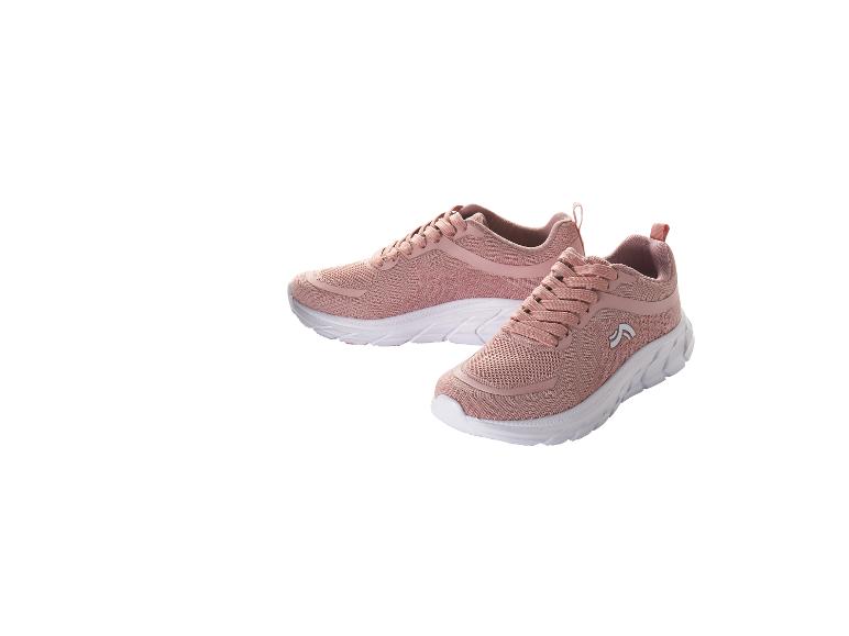 Paar roze sportschoenen met witte zolen.