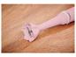 Mixeur plongeant rose Silvercrest avec lame sur fond en bois.