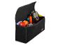 Zwarte auto-organizer met handschoenen, sleepband en bandenspray.