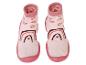 Roze babysokken met regenboogdesign.