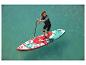 Femme pagayant sur une planche de paddle gonflable Exotic 10'6″; design floral.