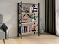 Een houten boekenkast met zwarte metalen poten, gevuld met boeken en decoratieve objecten.