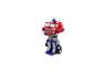 Rood en blauw transformerend Optimus Prime speelgoed op een witte achtergrond.