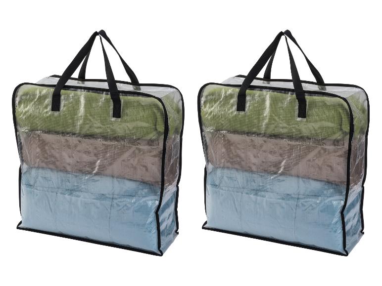 Twee doorzichtige opbergtassen met gevouwen groene, bruine en blauwe dekens.