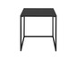 Une table carrée noire avec un cadre en métal.