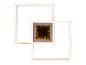 Een gouden frame met een LED-verlichte spiegel erin