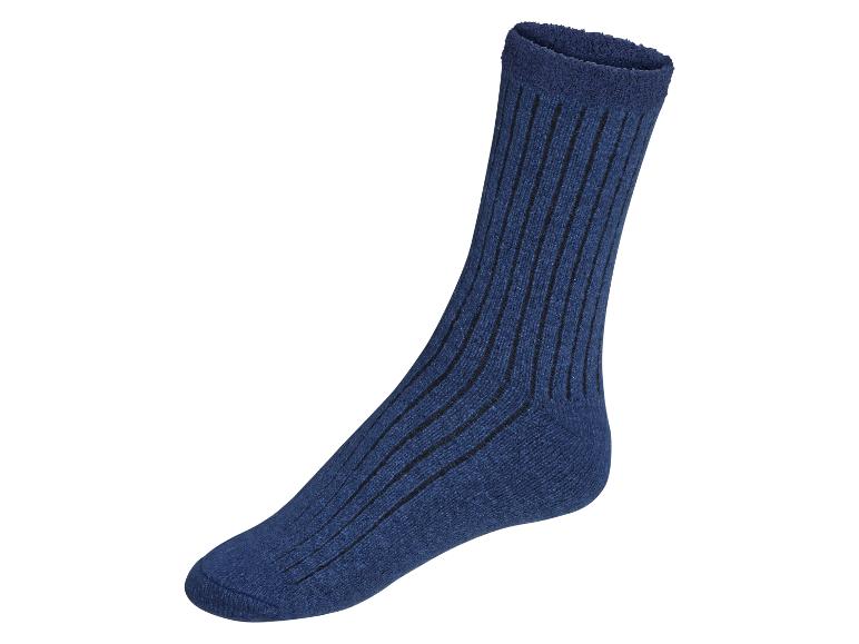 Een blauwe sok met verticale strepen.