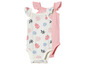 Twee baby rompers, één met koraalprint en één roze.