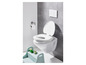 Een wit toilet met een kinderzitje en een opstapje voor kinderen.