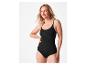 Femme en body gainant noir sans coutures