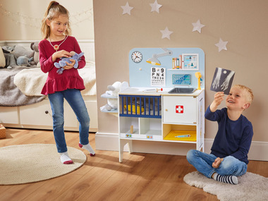 Playtive 2-in-1 houten dokters- en dierenartsenpraktijk