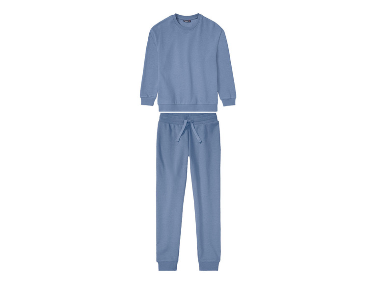 Un ensemble de survêtement bleu avec un sweat-shirt.