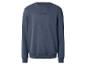Blauwgrijze sweater met de coördinaten '55°N 12°E' op de voorkant.