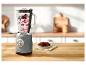 SilverCrest blender met fruit op een houten tafel.