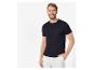 T-shirt noir à poche et pantalon lin clair pour homme.