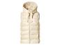 Gilet matelassé beige avec capuche et fermeture éclair.