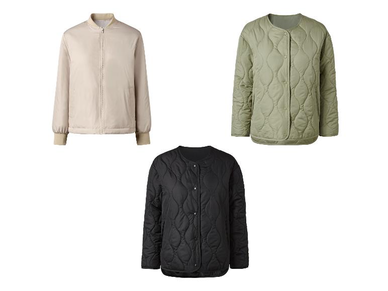 Trois vestes matelassées de couleurs différentes.