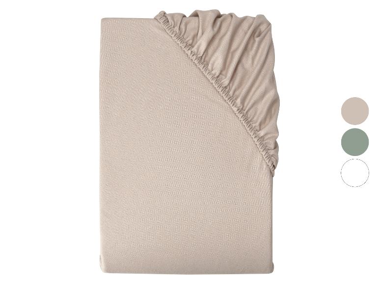 Beige hoeslaken met elastiek in de hoek en kleurstaaltjes