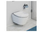 Een witte wandcloset met een golvende toiletbril in een moderne badkamer.