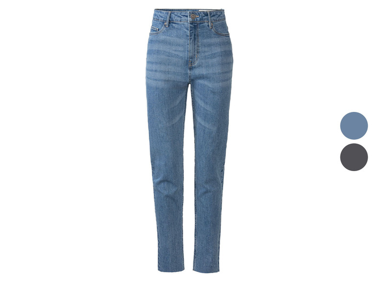 Un jean bleu skinny.