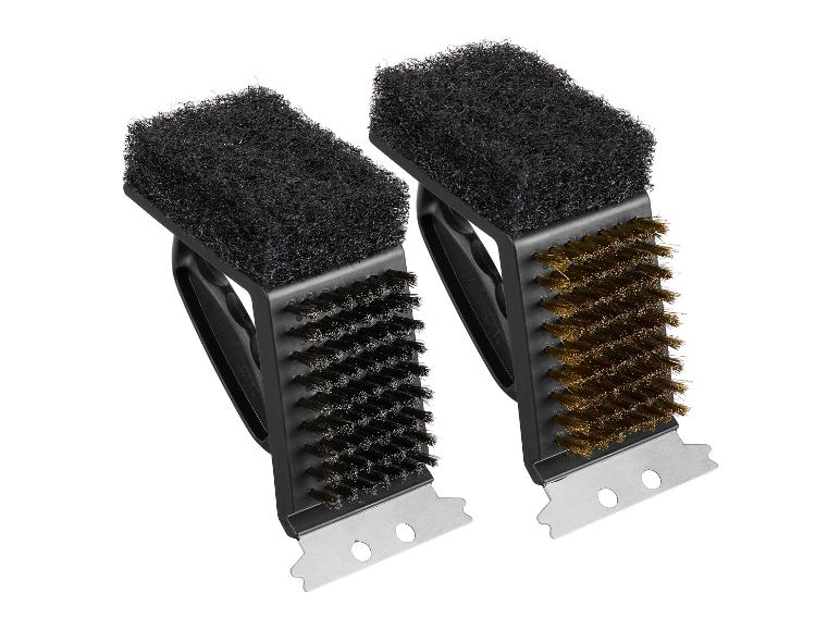Deux brosses de barbecue avec grattoir.