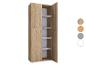 Een hoge, smalle kast van licht hout met open deuren die witte planken tonen.