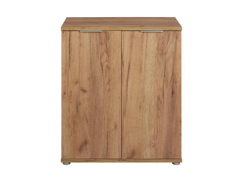 Een houten kast met twee deuren.