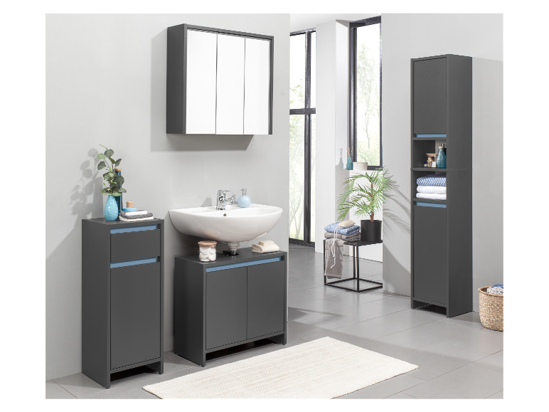 Une salle de bain moderne avec des armoires et un lavabo.