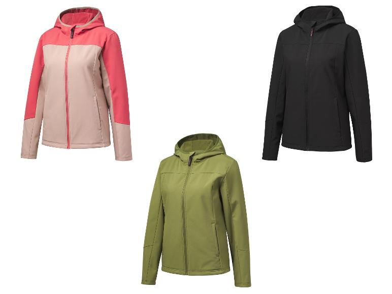 Drie softshell jassen voor dames in roze, zwart en groen.