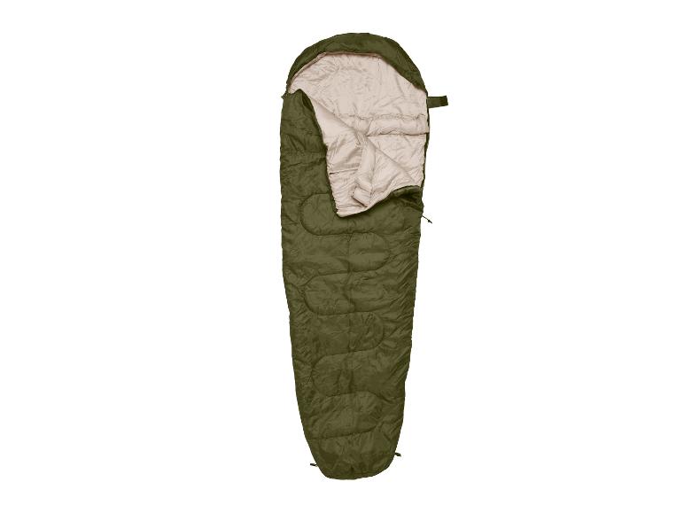 Groene slaapzak met beige binnenkant, uitgepakt op een witte achtergrond.