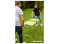 Twee mannen spelen tafeltennis op een groene tafel van Schildkröt in de tuin.