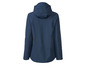 Une veste bleu marine à capuche.