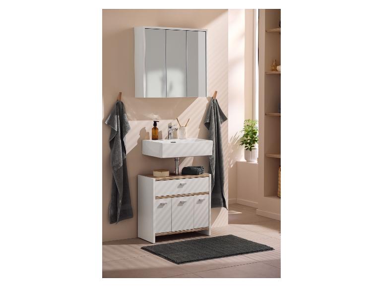 Ensemble de meubles de salle de bain avec armoire miroir, lavabo et meuble sous-vasque, tapis gris.