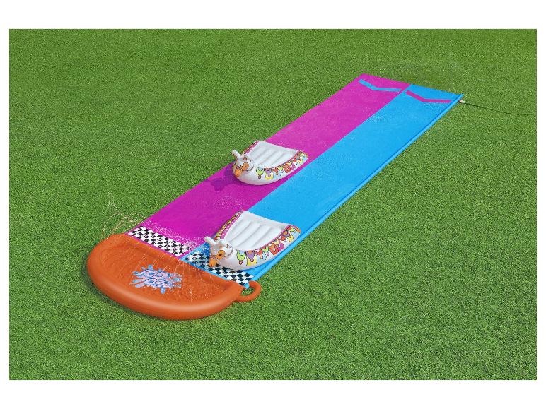 Tapis de glisse aquatique avec flotteurs licorne et bassin d'arrivée.