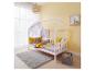 Lit enfant en forme de maison avec ciel de lit.