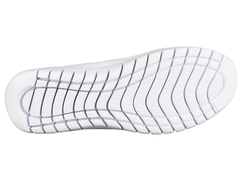 Semelle blanche d'une basket avec un motif de bande de roulement grossier.