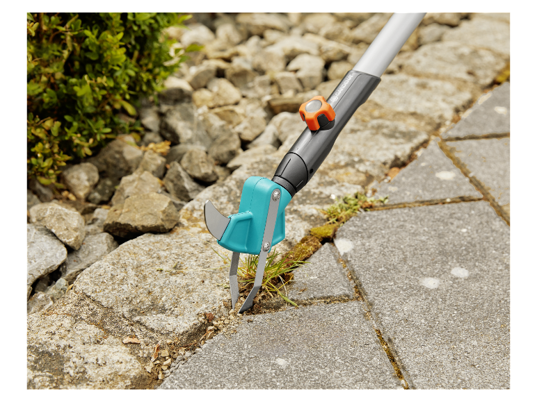 Outil de jardinage Gardena pour désherbage entre pavés.